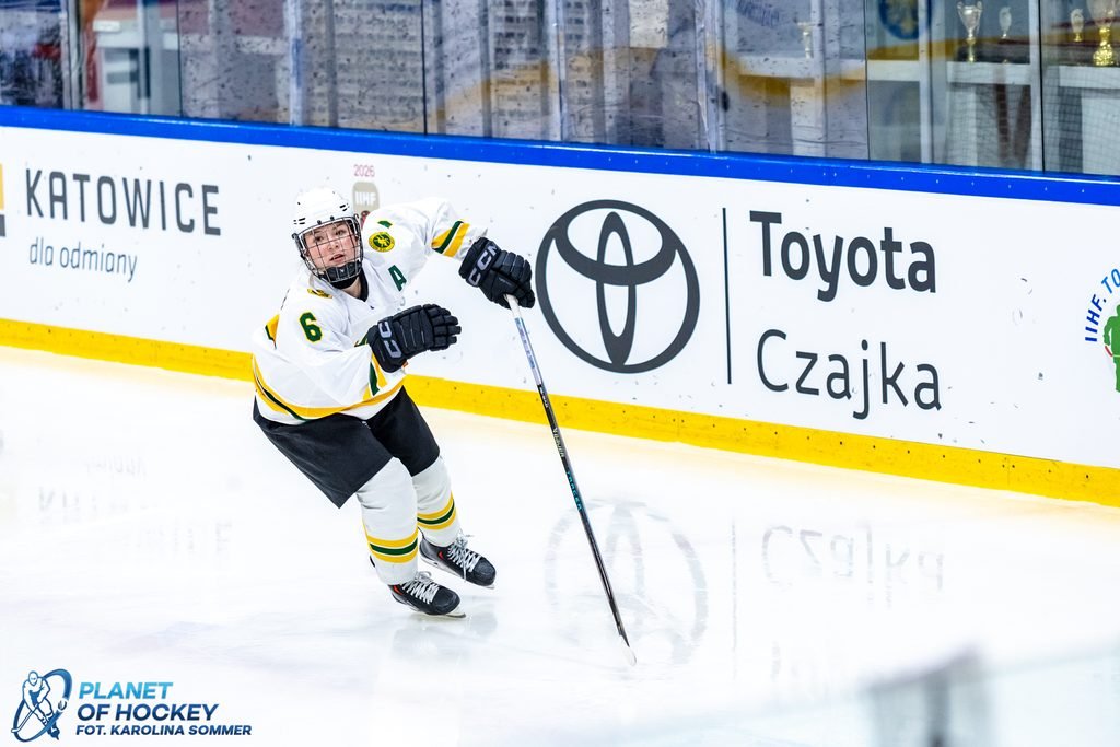 Eleanor Bartter, defensive player for the Australia U18 Women’s Ice Hockey team.